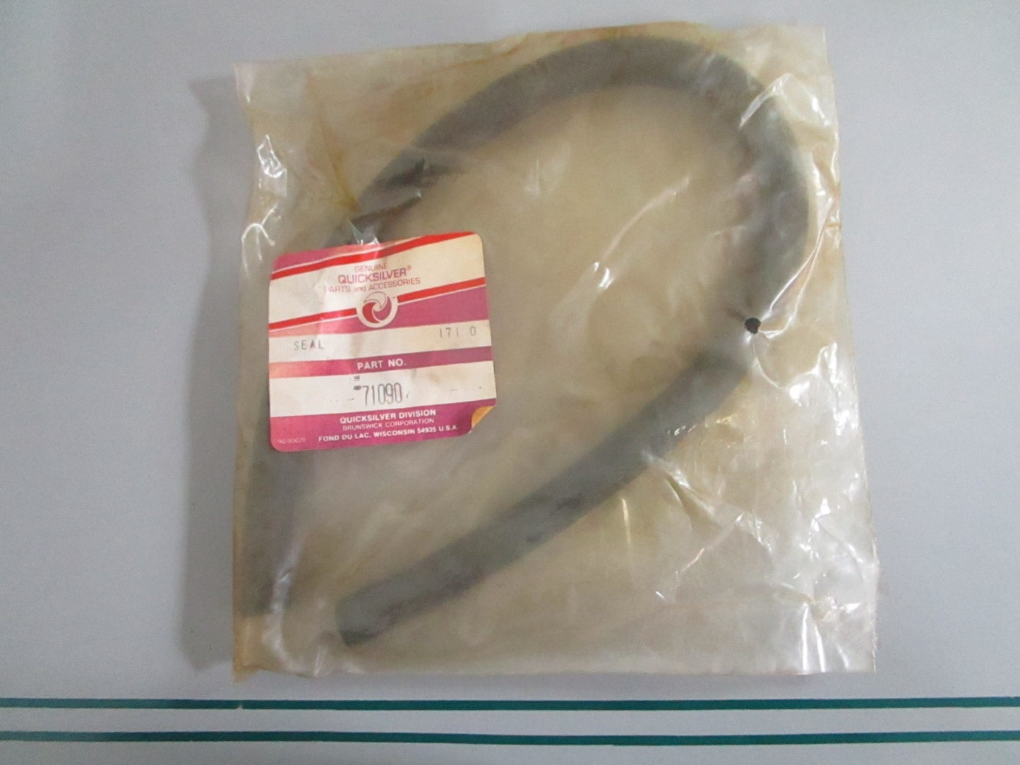 NEW OEM 71090 Mercury Quicksilver Seal 0820