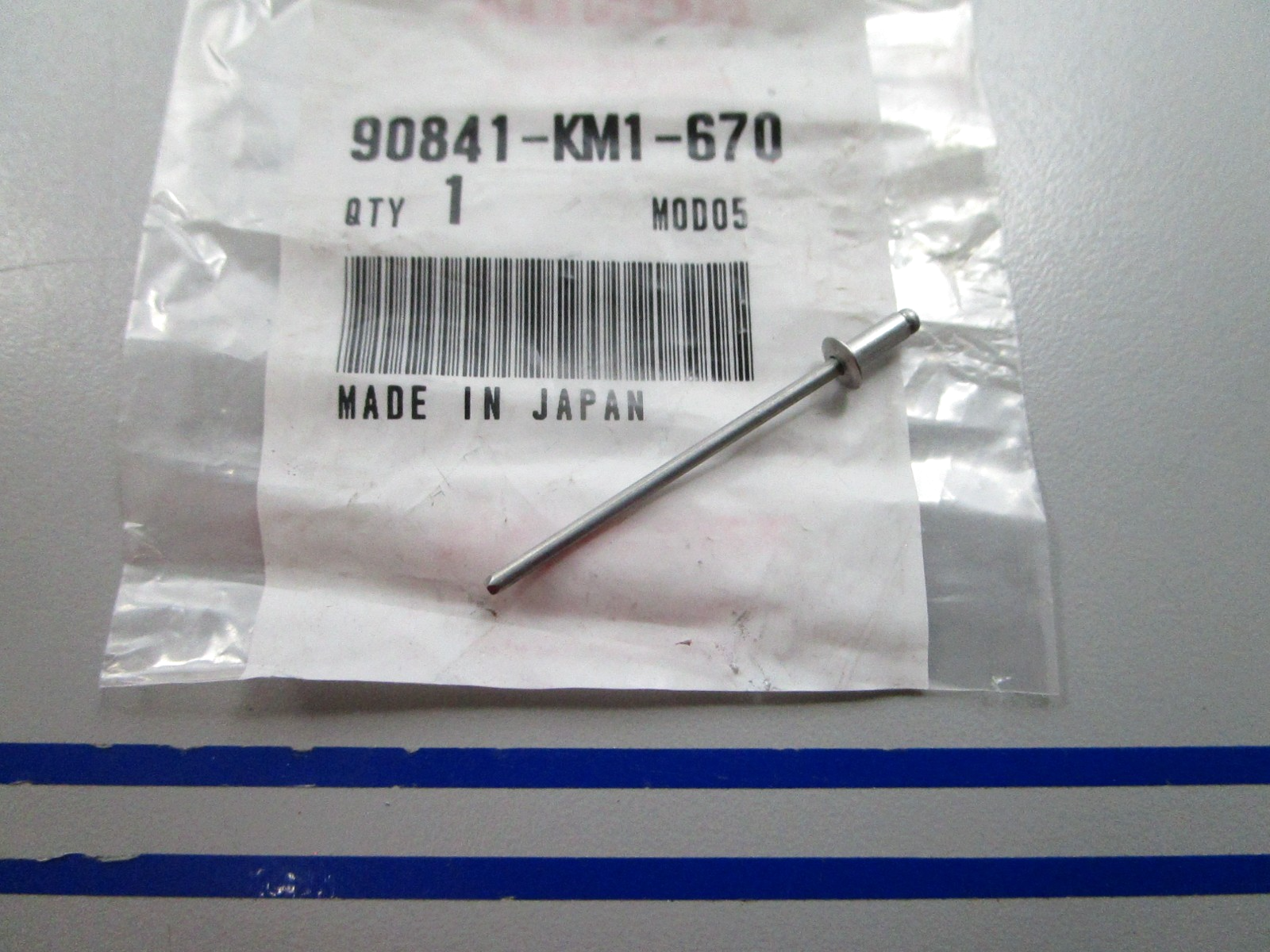 NEW OEM 90841-KM1-670 Honda Plate Rivet 0810