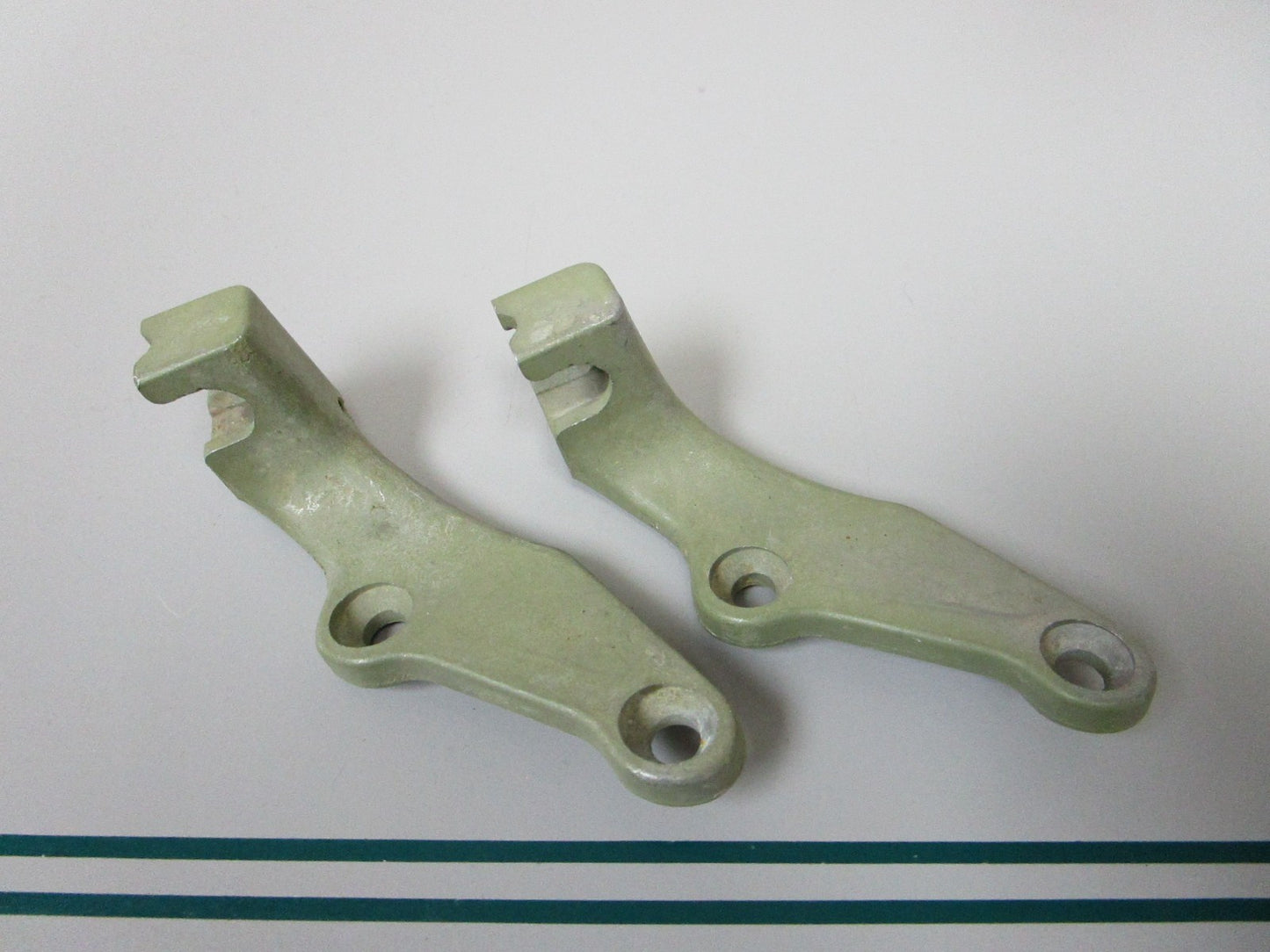 NEW OEM (LOT OF 2) 321637 0321637 OMC Johnson Evinrude Shift Bracket 0810