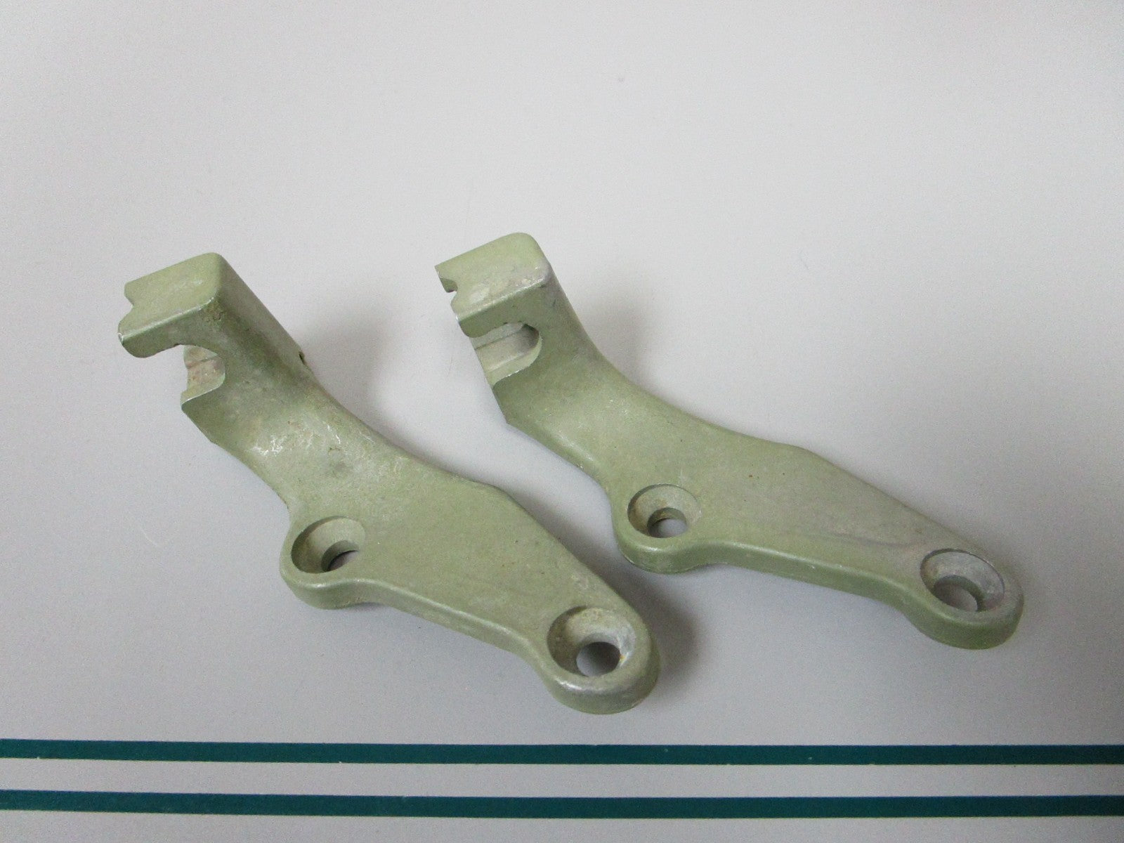 NEW OEM (LOT OF 2) 321637 0321637 OMC Johnson Evinrude Shift Bracket 0810