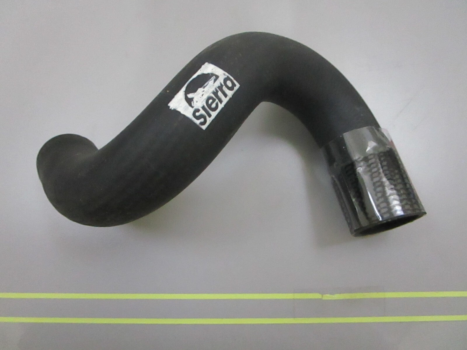 *NEW* 0810 Sierra Hose 18-2775 Replaces: Volvo875822