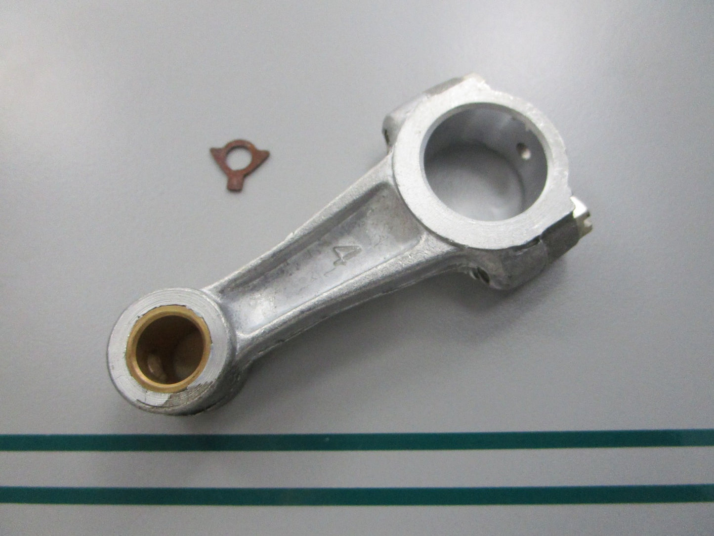 NEW OEM 388976 0388976 OMC Johnson Evinrude Connecting Rod 0810
