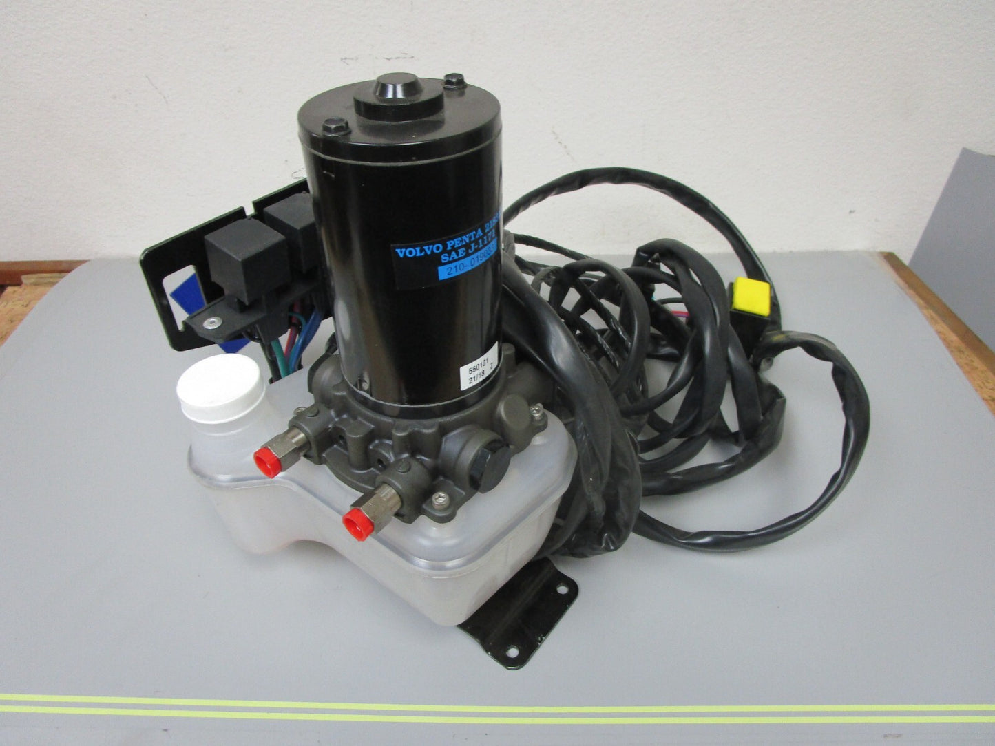 *NEW OEM* 0720 Volvo Penta Trim Pump Assembly 21831047 *1 YEAR WARRANTY*