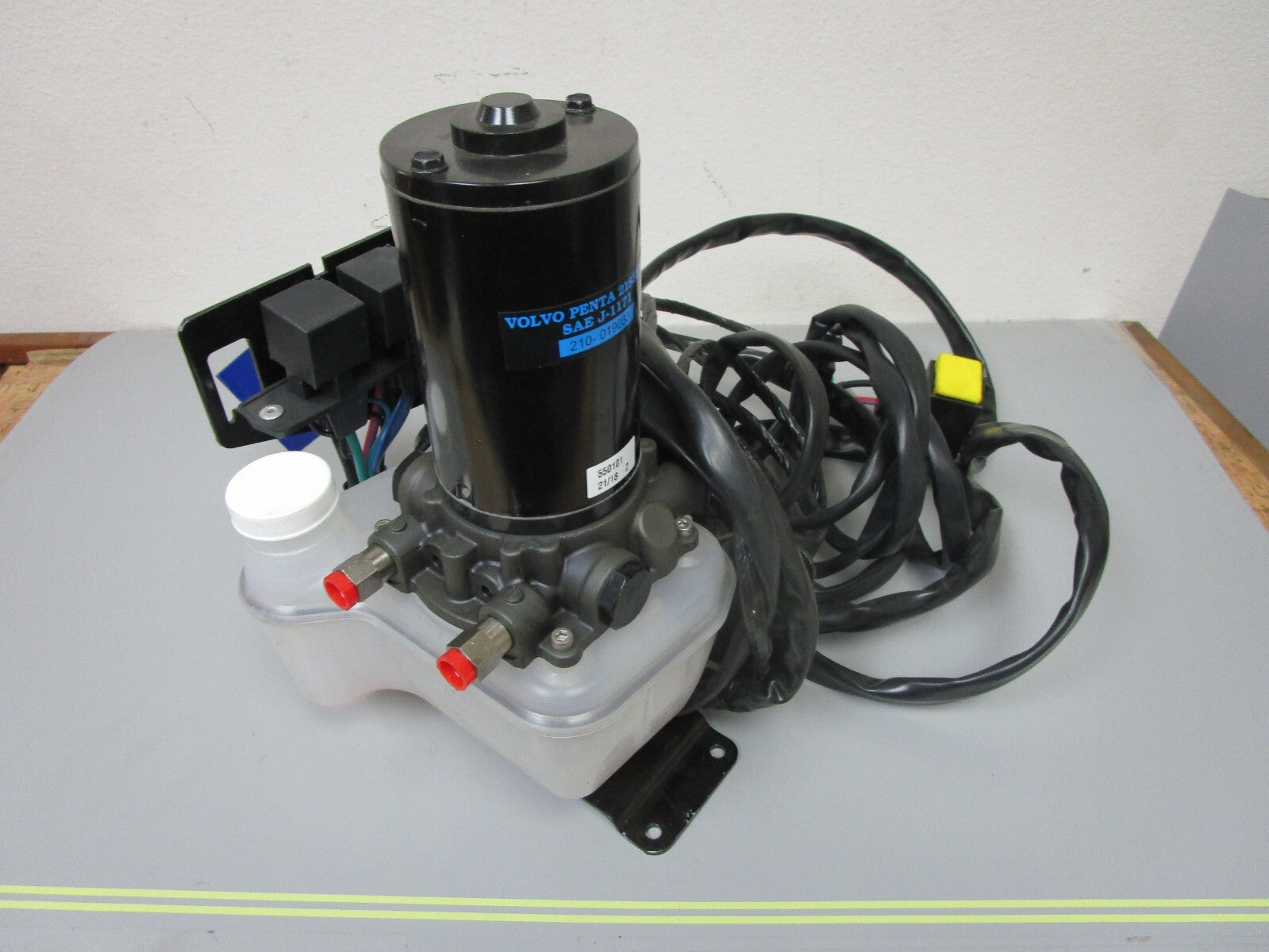 *NEW OEM* 0720 Volvo Penta Trim Pump Assembly 21831047 *1 YEAR WARRANTY*