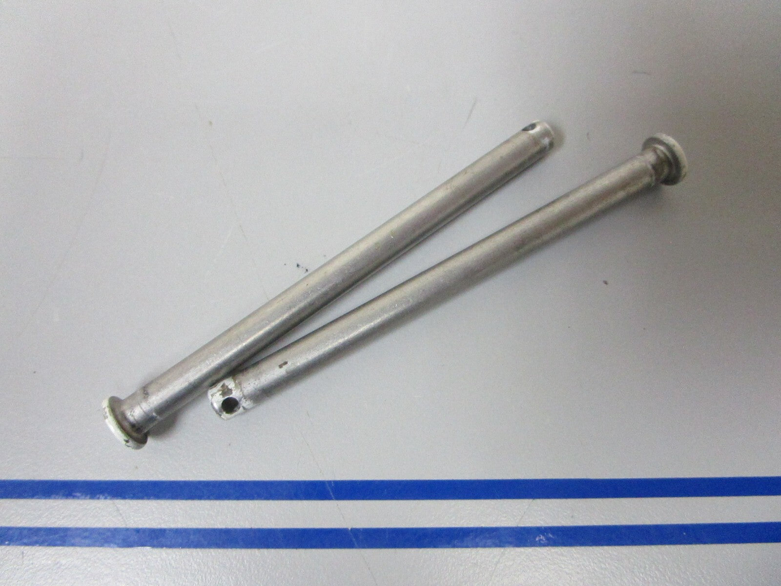 *NEW OEM* (LOT OF 2) 0810 OMC Johnson Evinrude Pin 321592 0321592