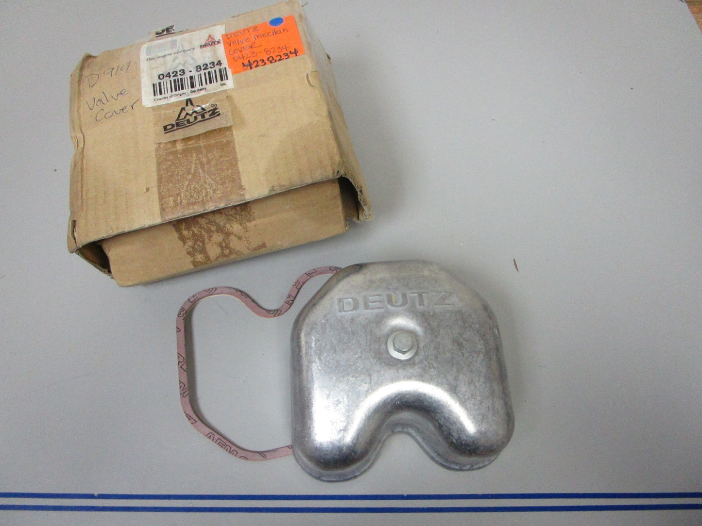*NEW OEM* 0720 Deutz Valve Mechan Cover 0423-8234