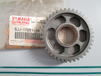 NEW OEM 5JJ-17251-10-00 Yamaha 5th Wheel Gear 0820