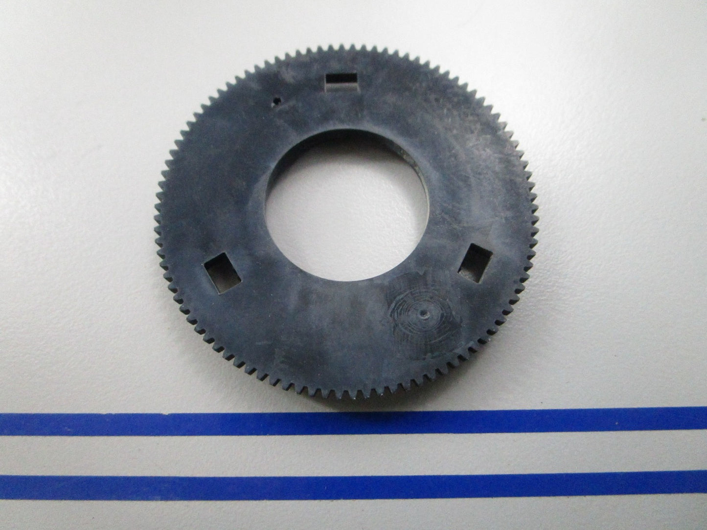 NEW OEM 121597 0121597 OMC Johnson Evinrude Output Gear 0810