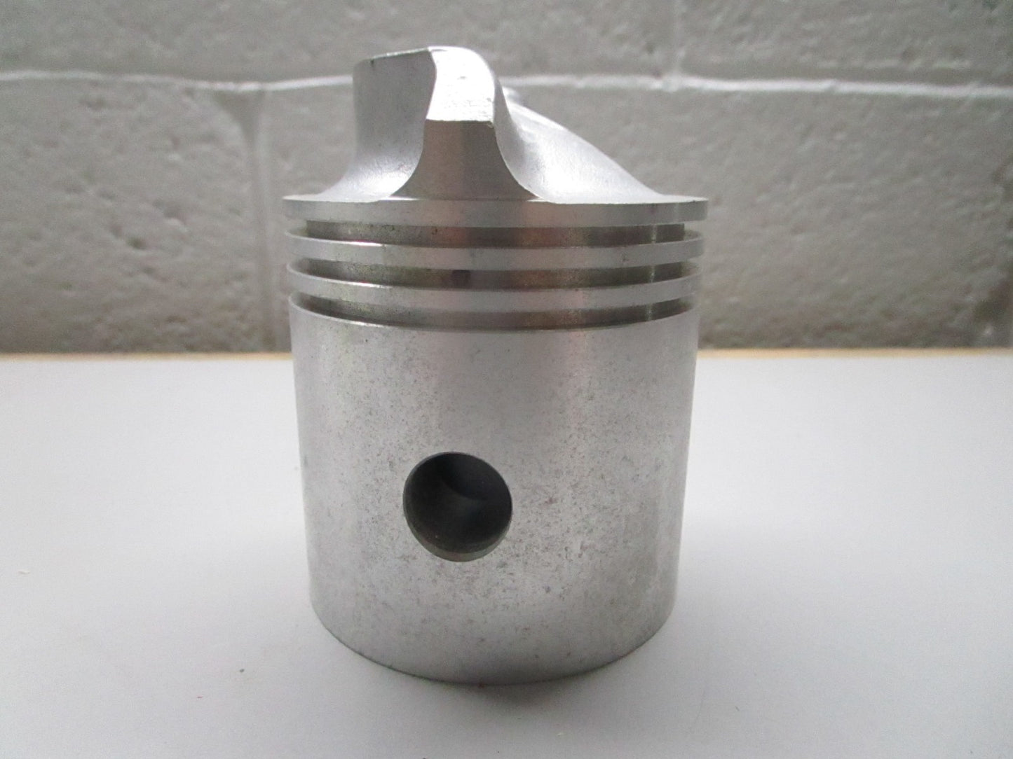 *NEW OEM* 0820 OMC Johnson Evinrude Piston 376829 0376829 304320