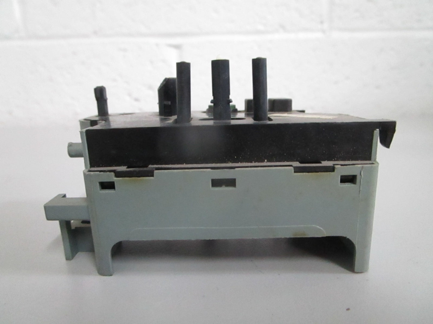 NEW OEM 0038202810 Mercedes-Benz Power Seat Control Module 0820