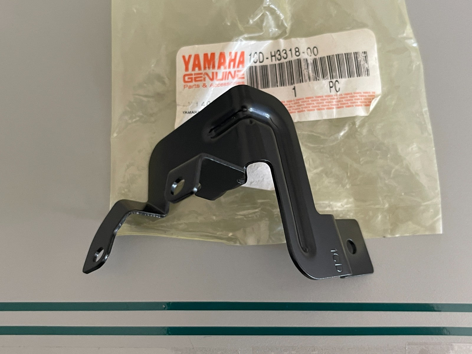 NEW OEM 1CD-H3318-00-00 Yamaha Flasher Stay 0810