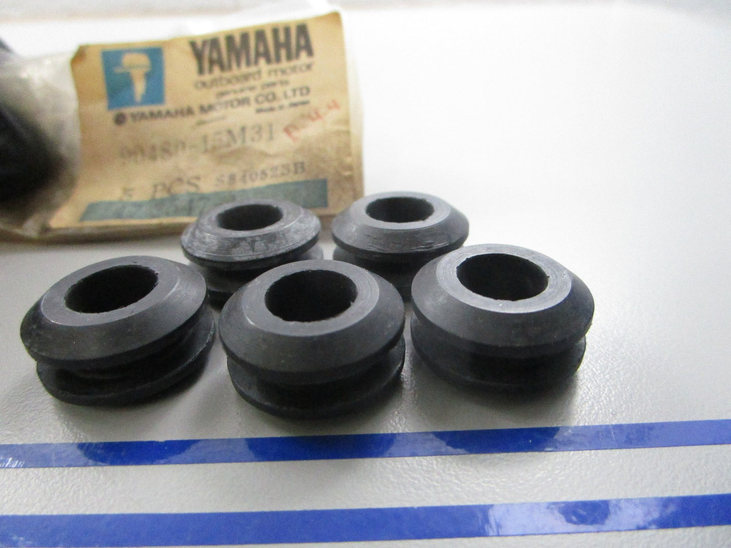 *NEW OEM* (LOT OF 5) 0810 Yamaha Grommet 90480-15M31-00