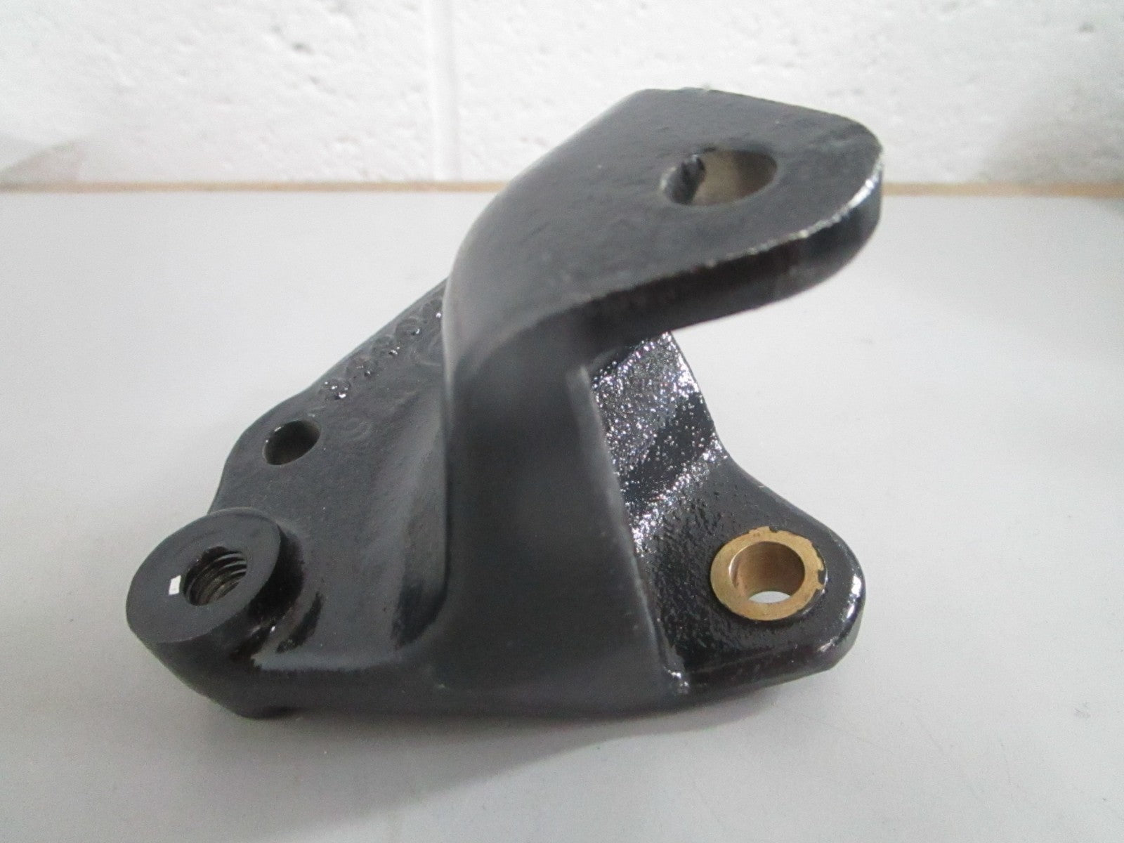 *NEW OEM* 0820 Volvo Penta Mount Bracket 3853666