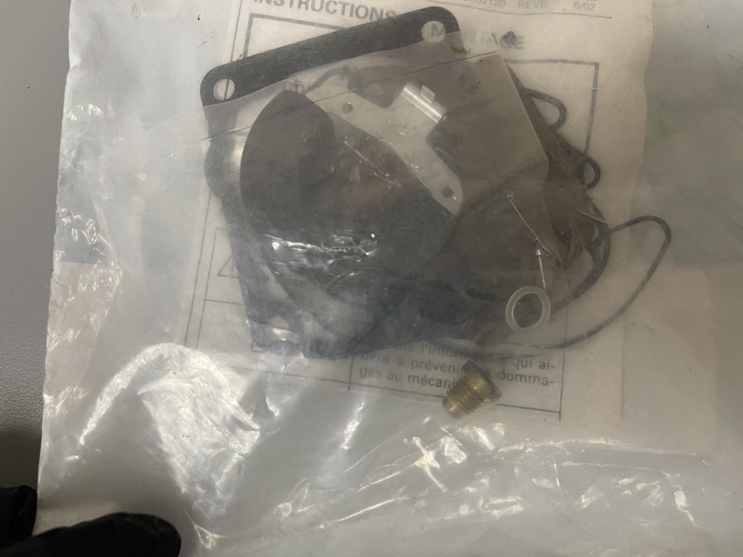 NEW OEM 438996 Johnson Evinrude Carb Repair Kit 0670