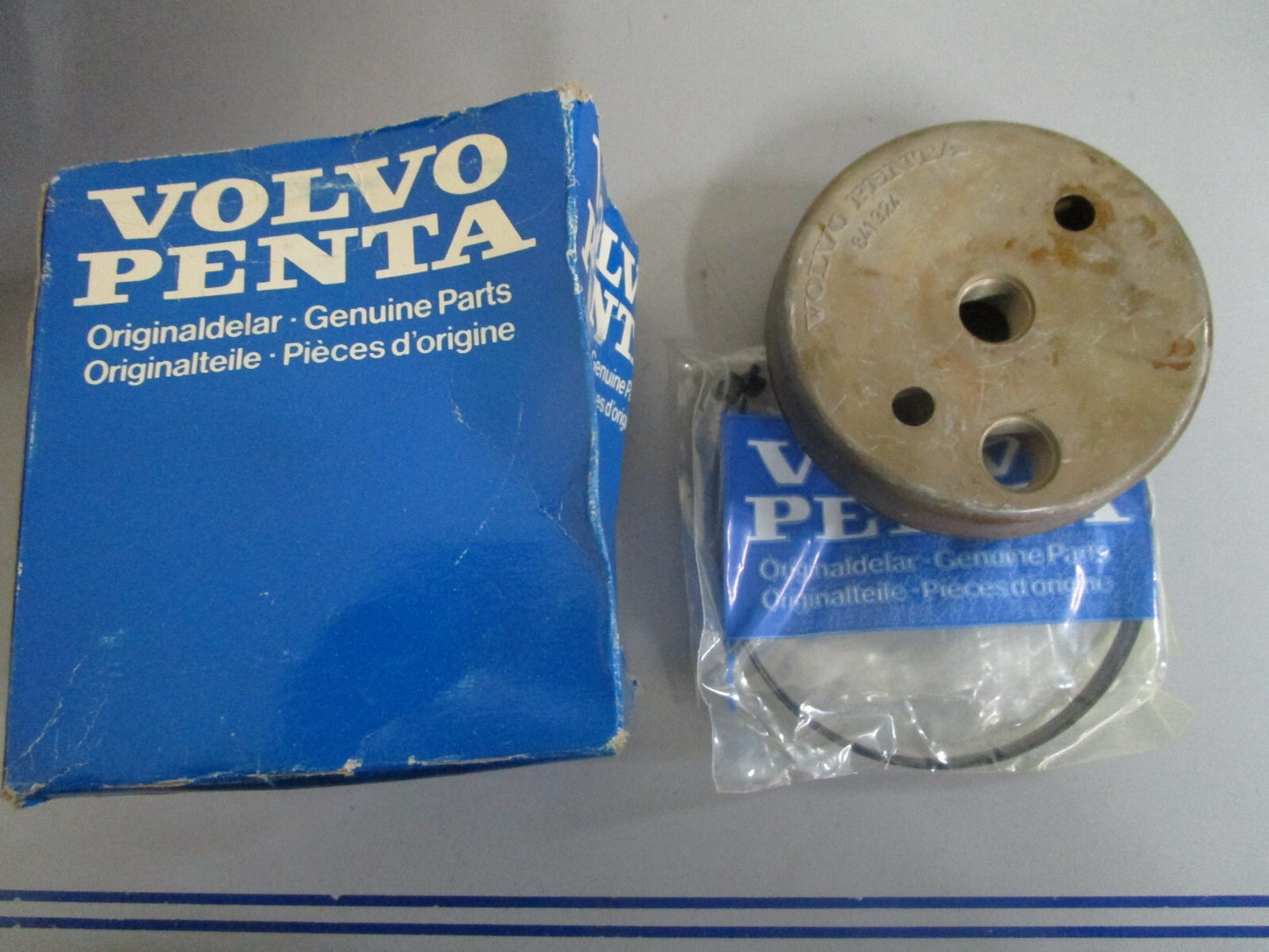 *NEW OEM* 0820 Volvo Penta Oil Filter Kit 856929