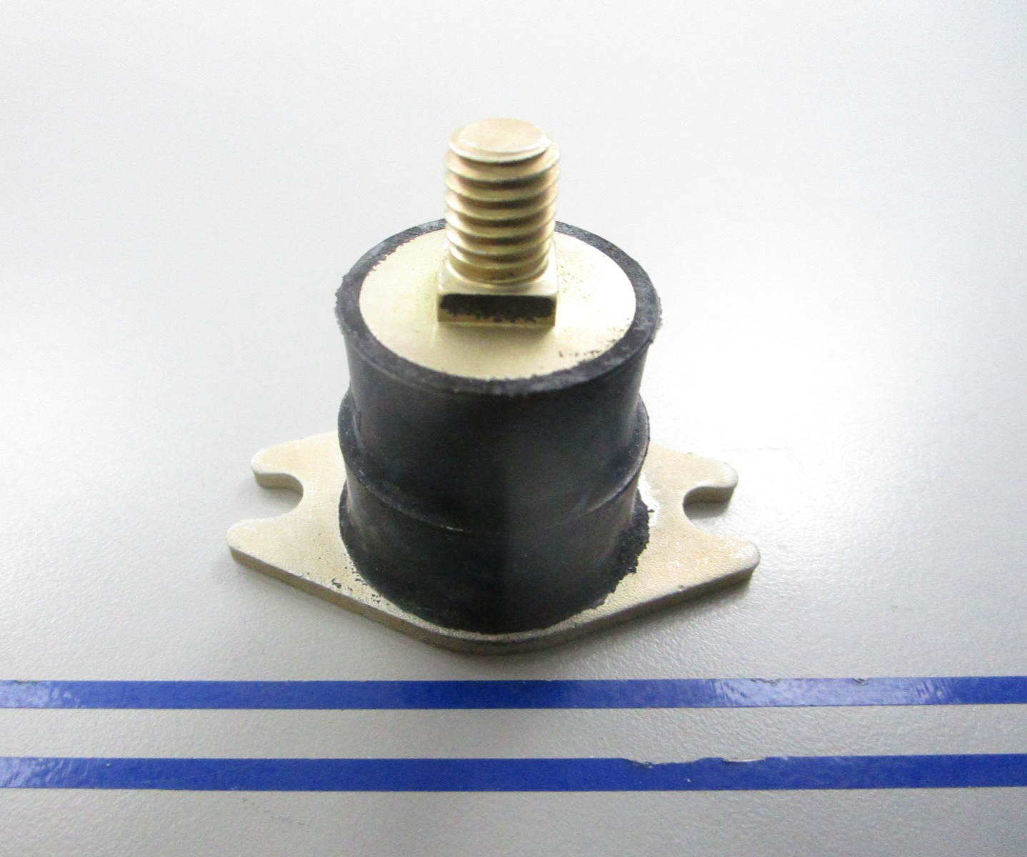 *NEW OEM* 0720 OMC Johnson Evinrude Rubber Mount 778211 0778211