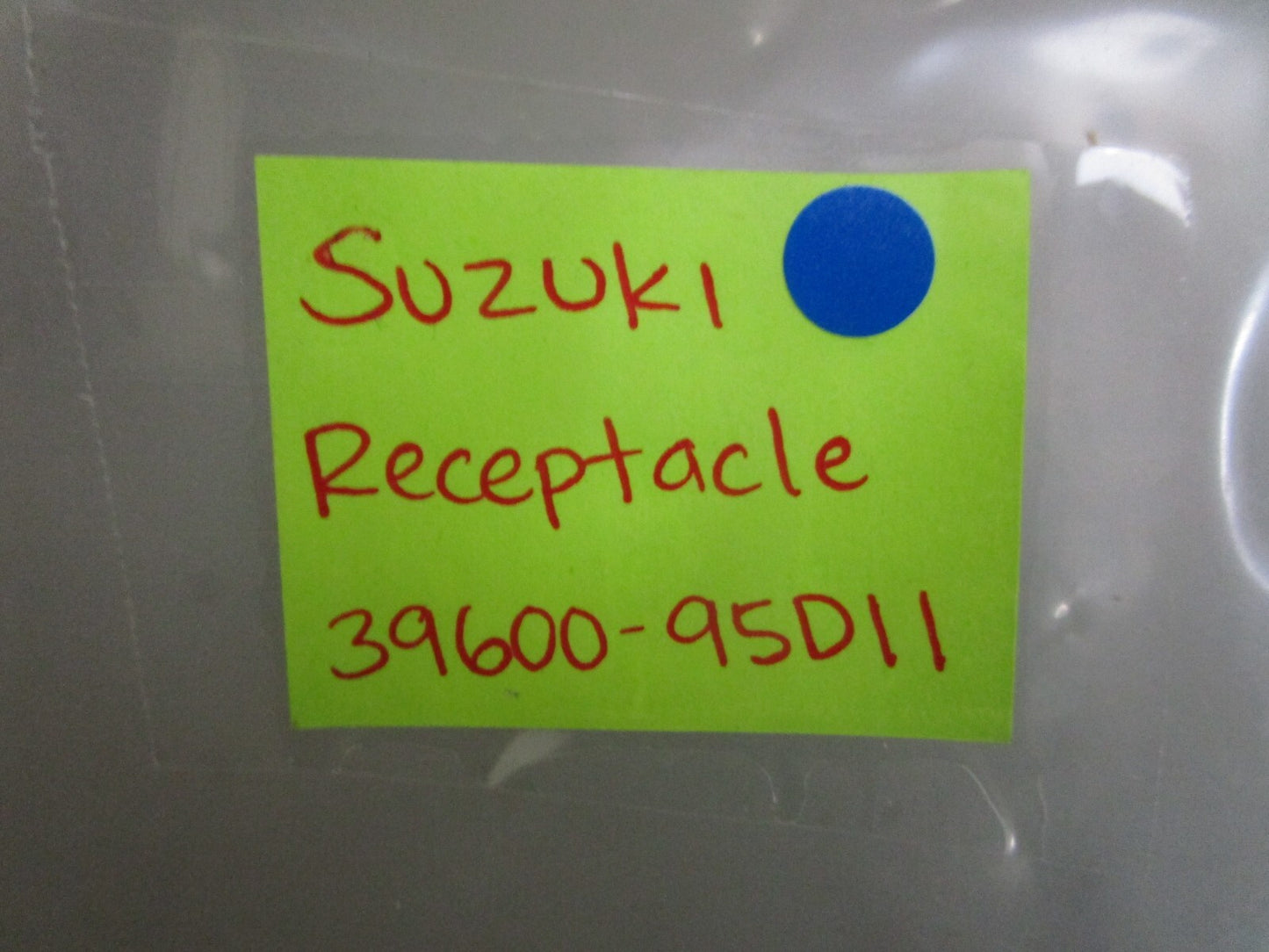 *NEW OEM* 0820 Suzuki Receptacle 39600-95D11