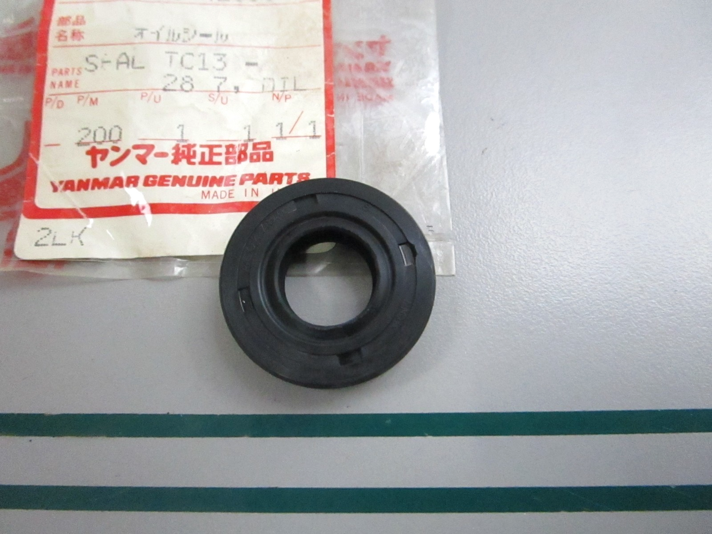NEW OEM 124223-42080 Yanmar Oil Seal 0810
