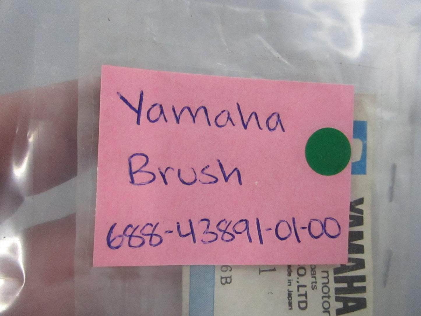 NEW OEM 688-43891-01-00 Yamaha Brush 0810