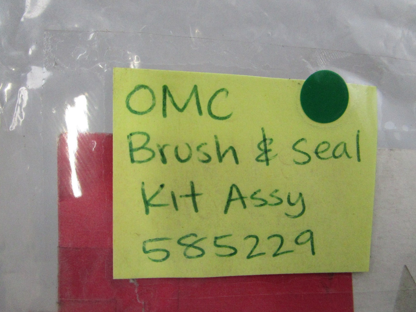 NEW OEM 585229 0585229 OMC Johnson Evinrude Brush & Seal Kit Assembly 0810