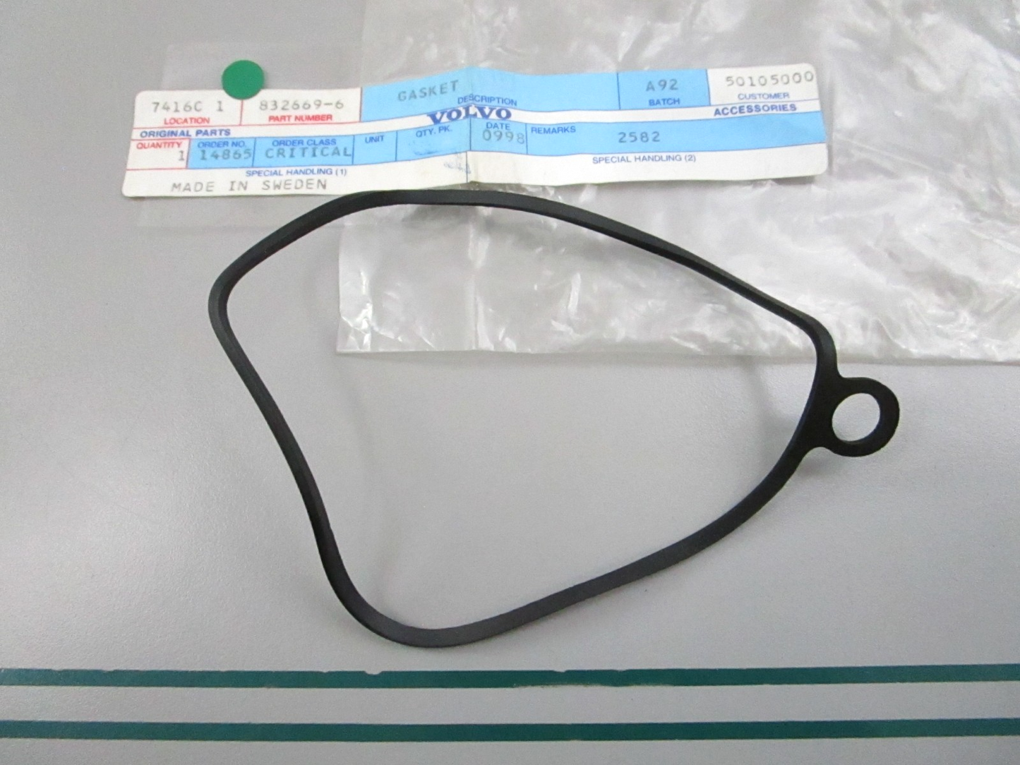 NEW OEM 832669-6 Volvo Penta Gasket 0810