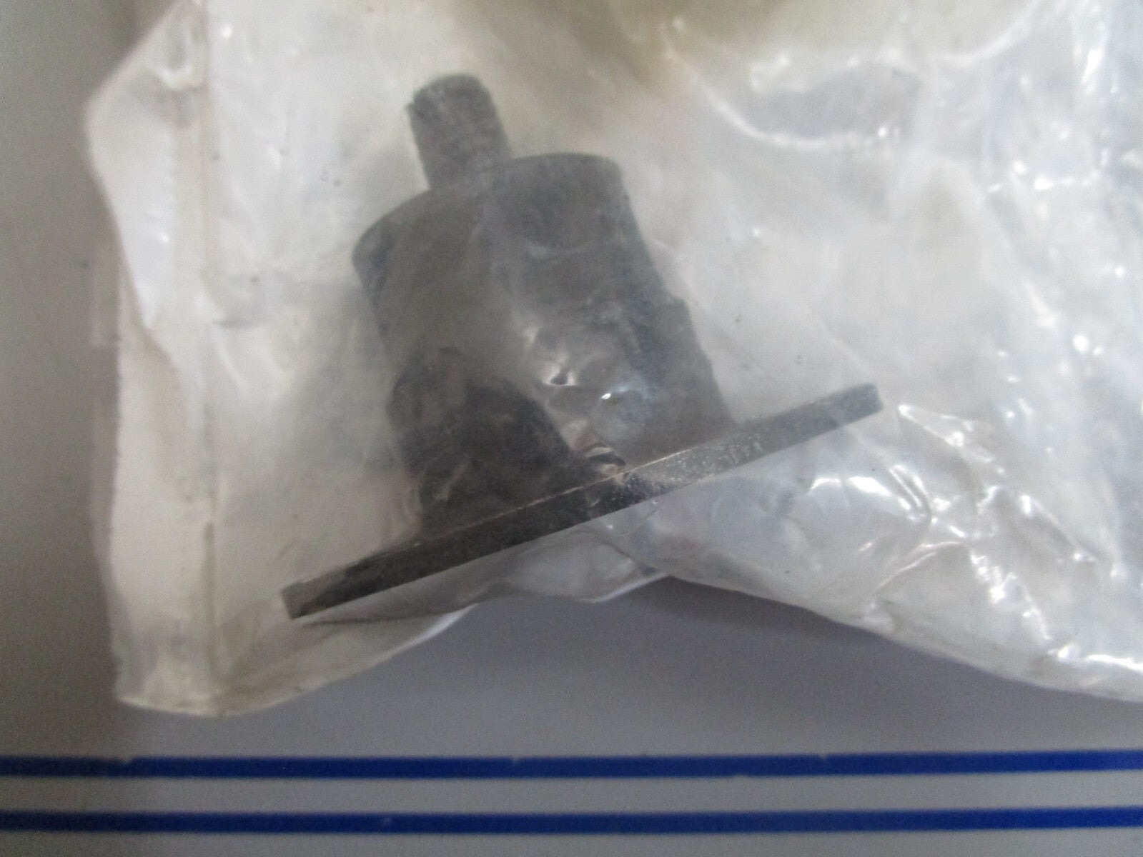 *NEW OEM* 0810 OMC Johnson Evinrude Rubber Mount 303879 0303879