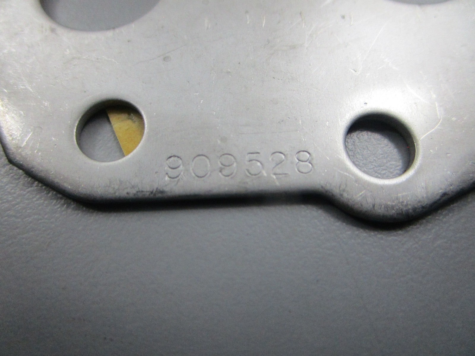 NEW OEM 909528 0909528 OMC Johnson Evinrude Plate 0810