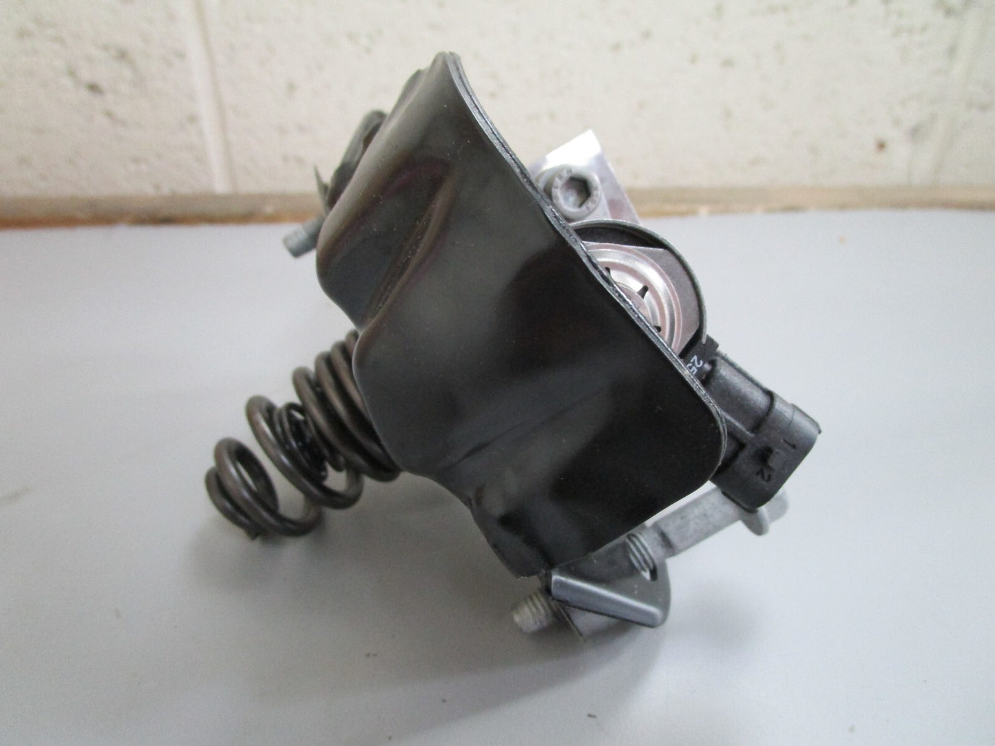 *NEW OEM* 0820 Volvo Penta Fuel Pump 22844945
