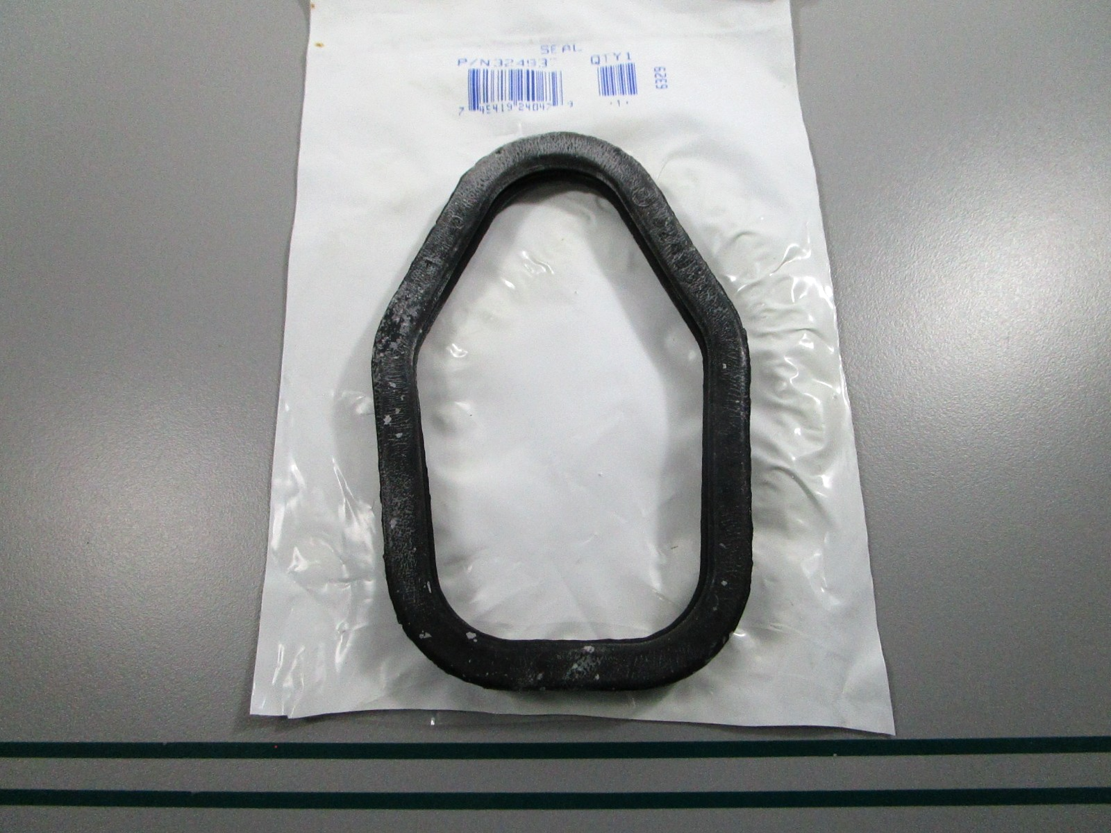 NEW OEM 324937 0324937 OMC Johnson Evinrude Seal 0810