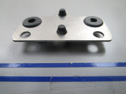 *NEW OEM* 0810 OMC Johnson Evinrude Bracket & Grommet 586804 0586804