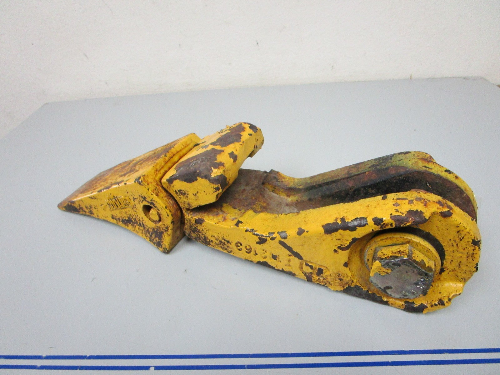 *NEW OEM* 0820 John Deere Fanggs Bucket Tooth & Adapter TF10L T112163