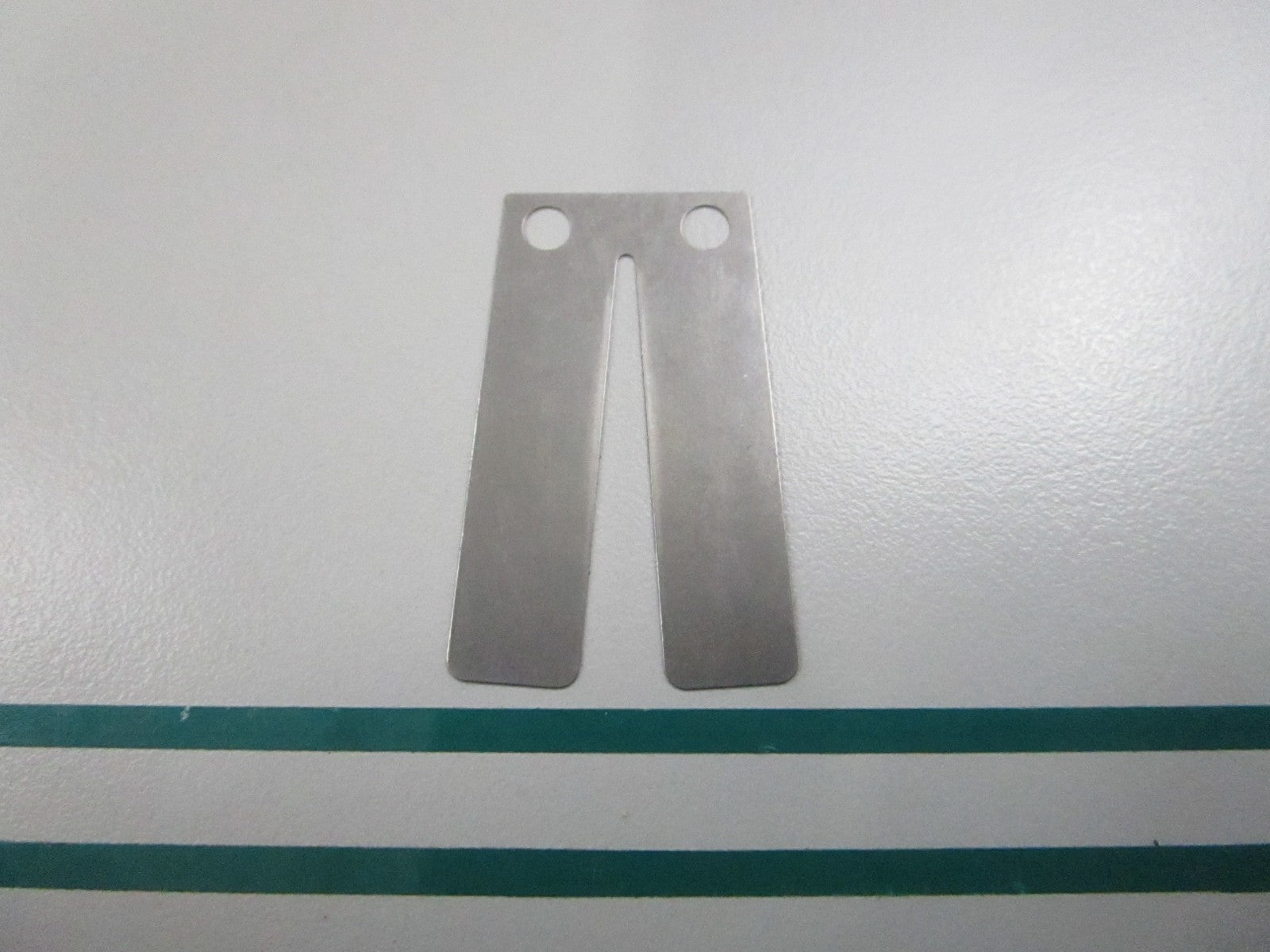 NEW OEM 325267 0325267 OMC Johnson Evinrude Leaf Plate 0810