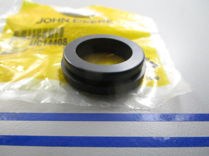 *NEW OEM* 0810 John Deere Grommet UC14408