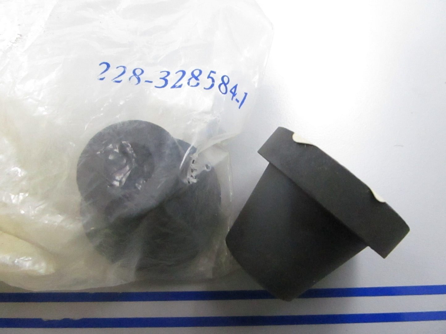 *NEW OEM* (LOT OF 2) 0810 OMC Johnson Evinrude Engine Grommet 328584 0328584