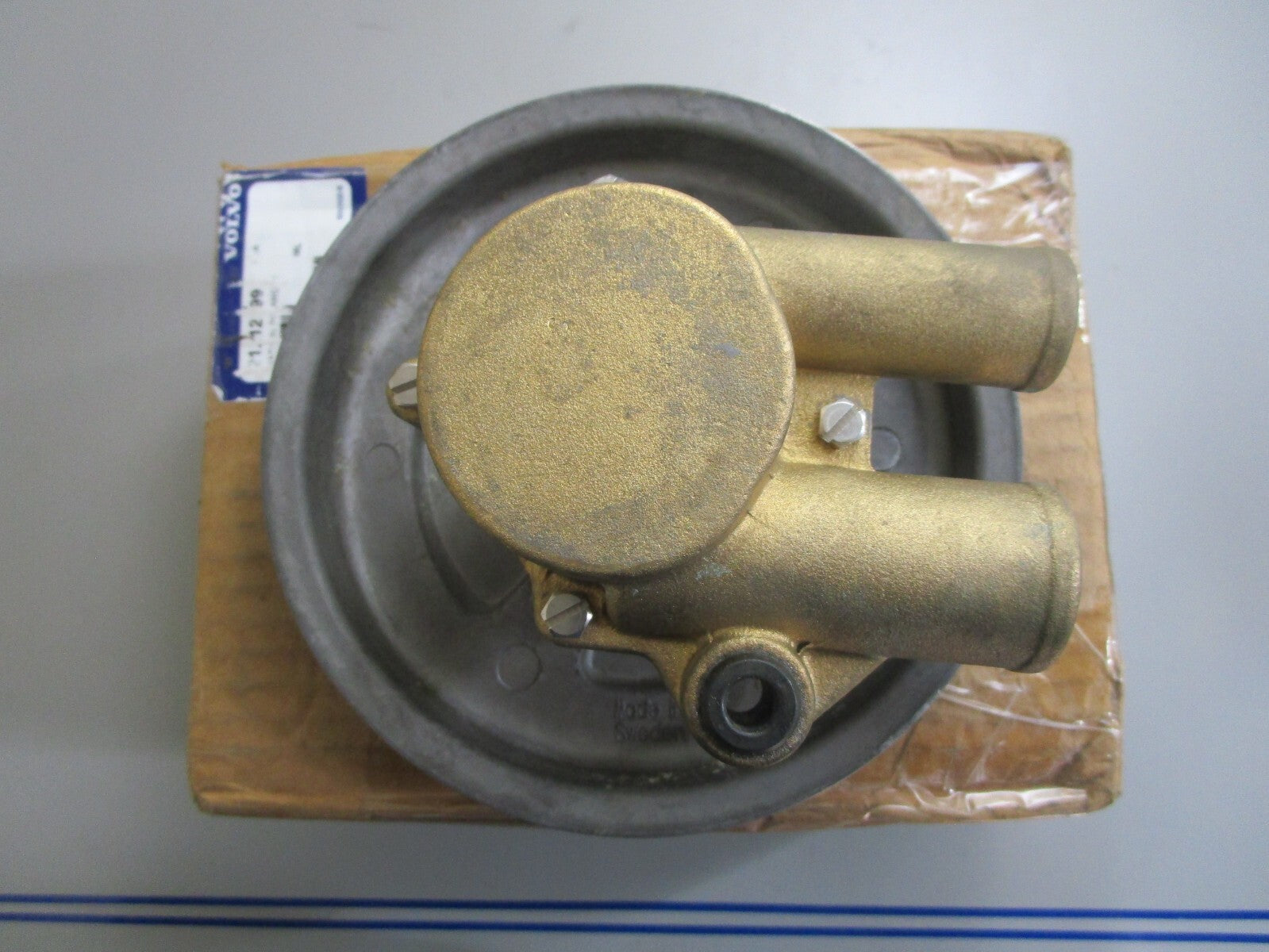 *NEW OEM* 0820 Volvo Penta Raw Water Sea Pump 21212799