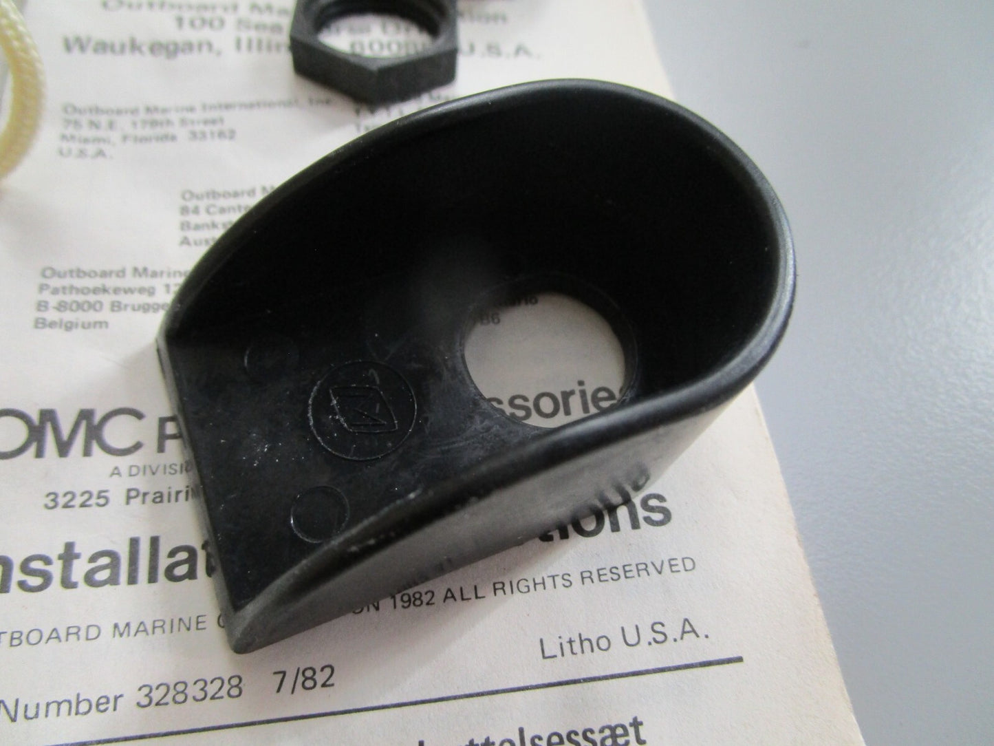 *NEW OEM* 0820 OMC Johnson Evinrude Cap & Guard 392904 0392904