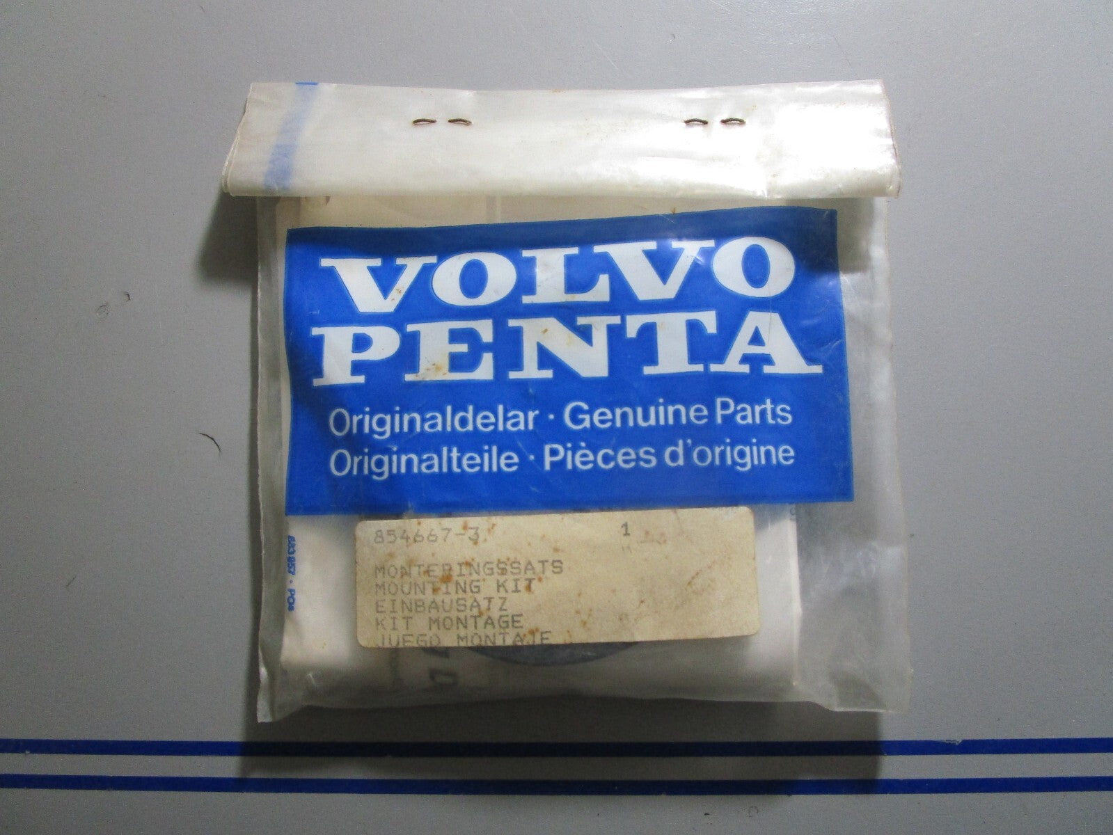 *NEW OEM* 0810 Volvo Penta Mounting Kit 854667
