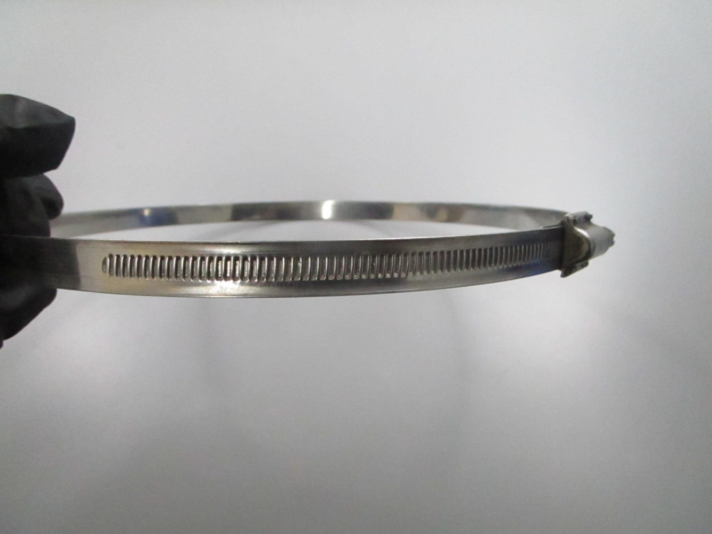 *NEW OEM* 0810 Volvo Penta Hose Clamp 949000