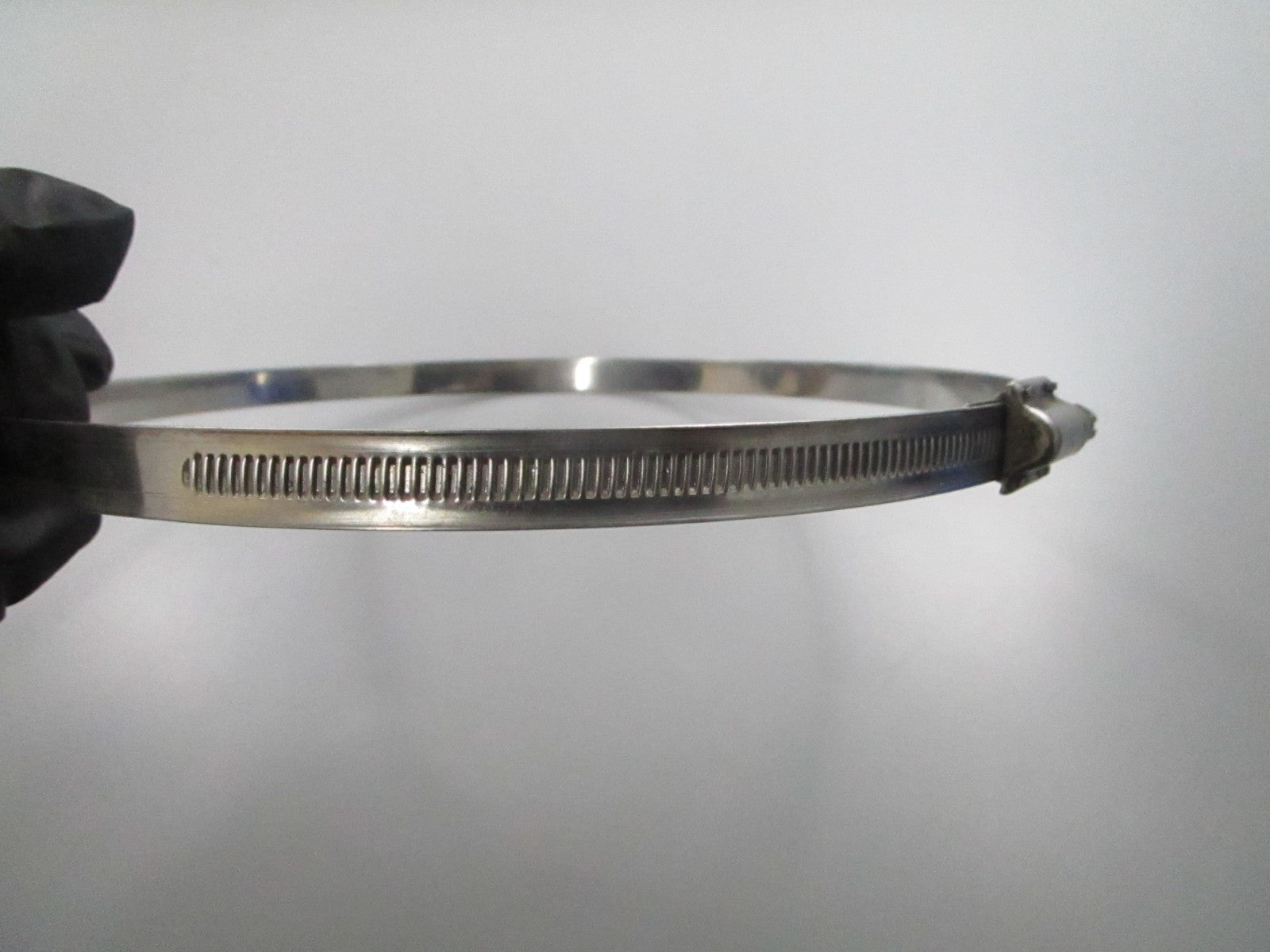 *NEW OEM* 0810 Volvo Penta Hose Clamp 949000