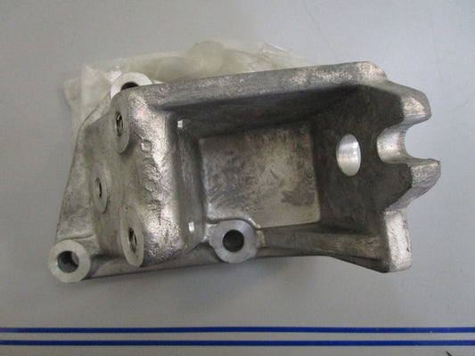 *NEW OEM* 0820 Volvo Penta Engine Bracket 831973