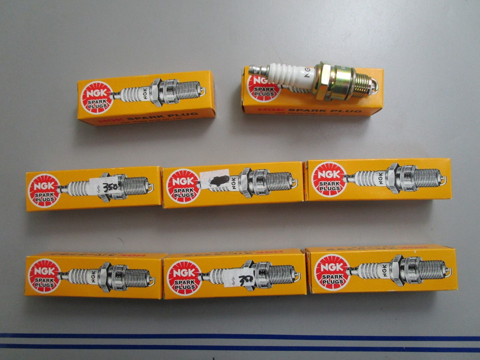 *NEW* (LOT OF 8) 0820 NGK Spark Plug BP6HS-10