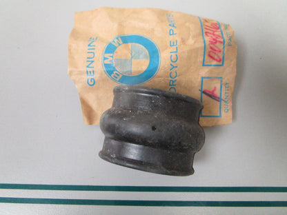 NEW OEM 13720042161 0042161 BMW Grommet 0810