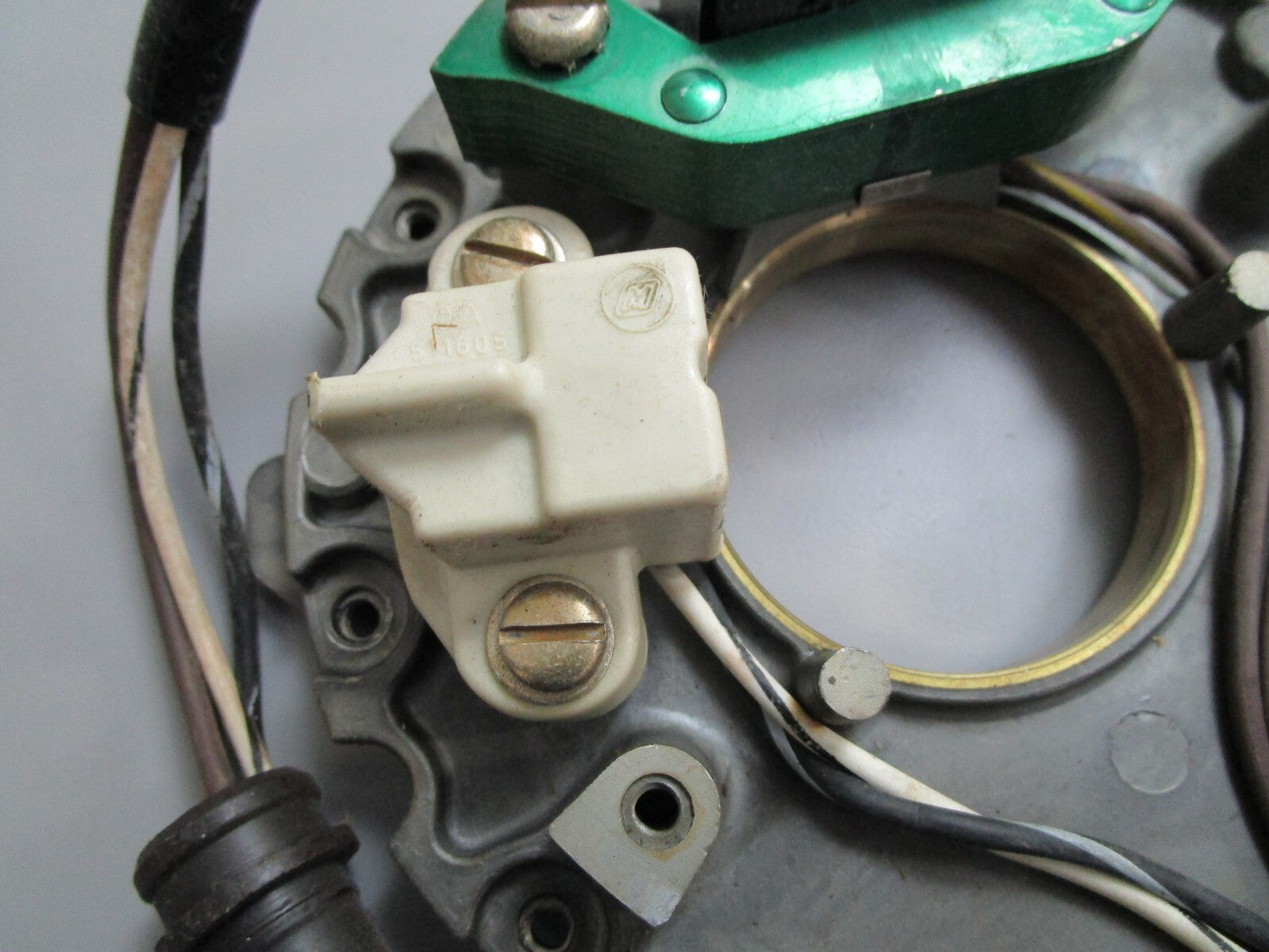 *NEW OEM* 0820 OMC Johnson Evinrude Charge Coil & Plate Assy 582413 0582413