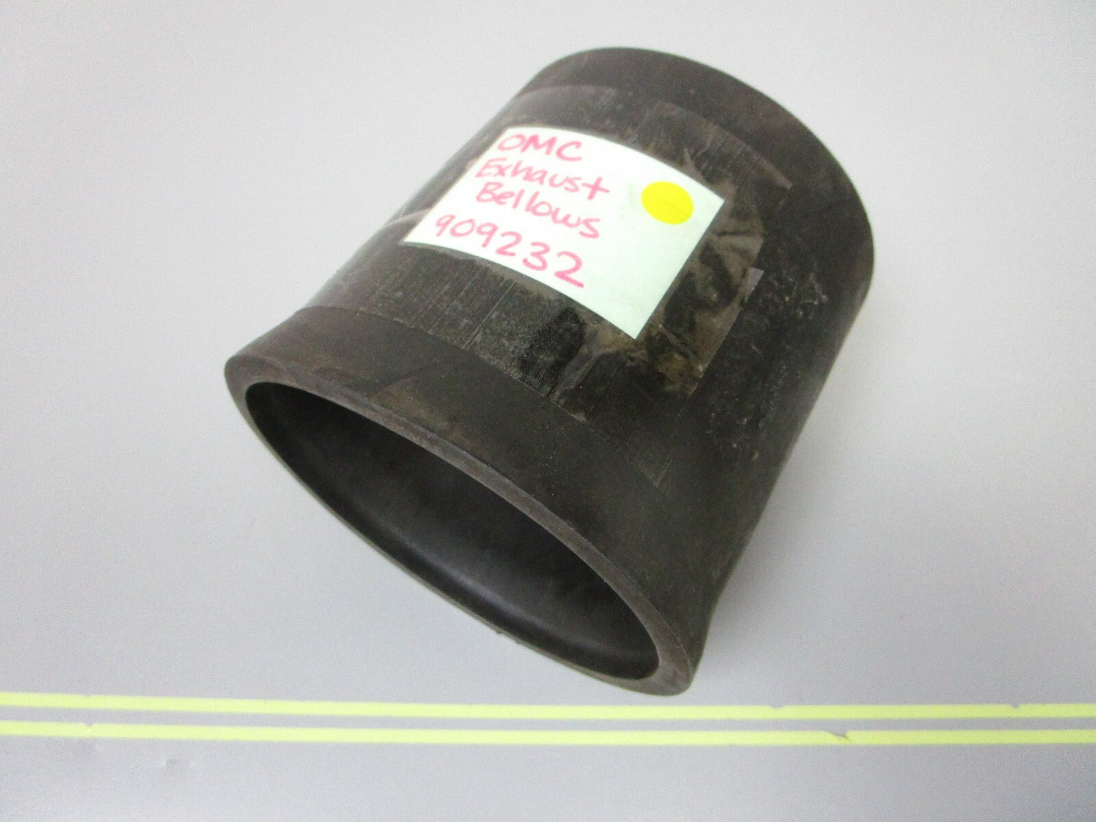 *NEW OEM* 0810 OMC Johnson Evinrude Exhaust Bellows 909232 0909232