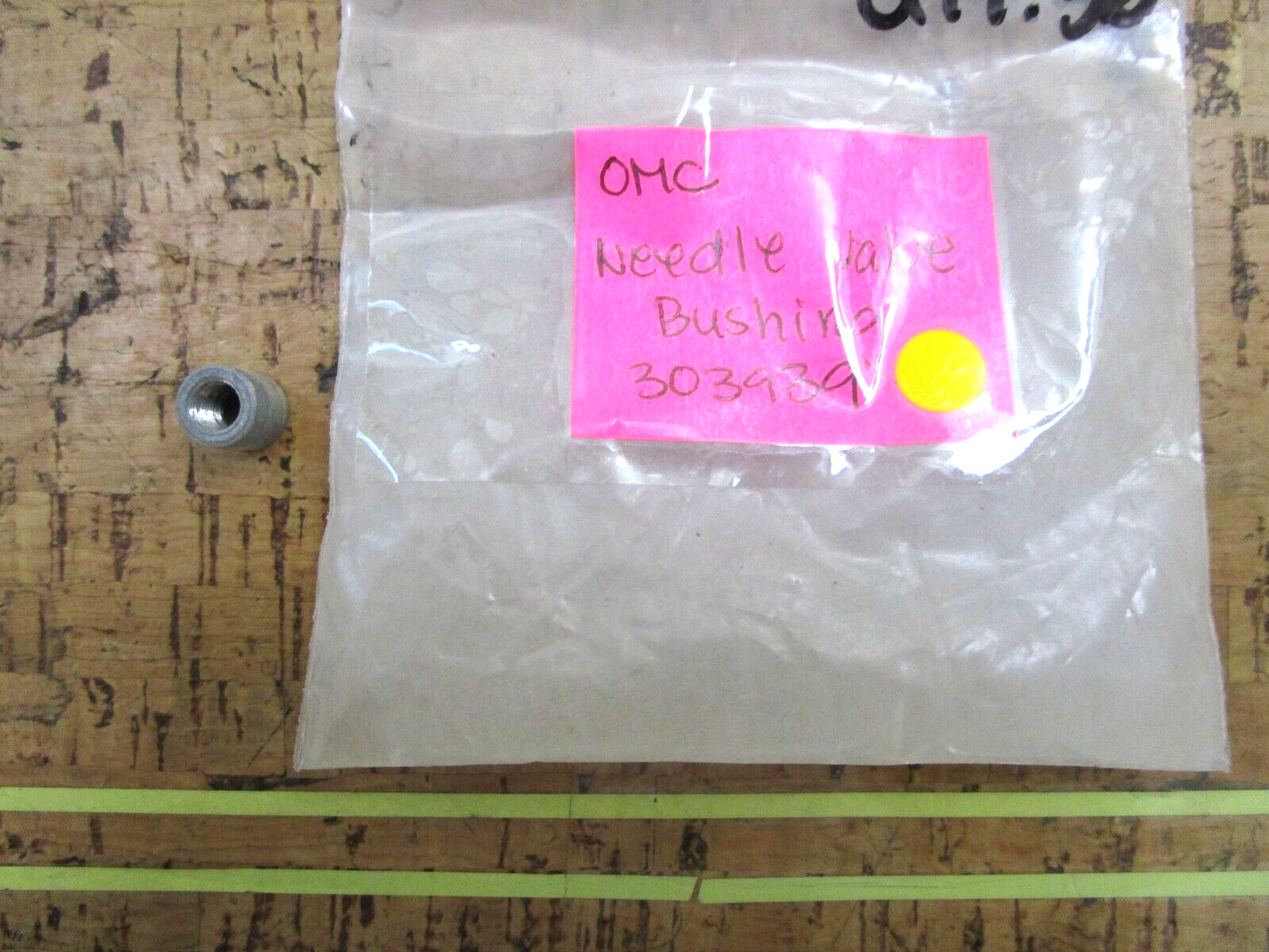 *NEW OEM* 0750 OMC Johnson Evinrude NEEDLE VALVE BUSHING 303939 0303939