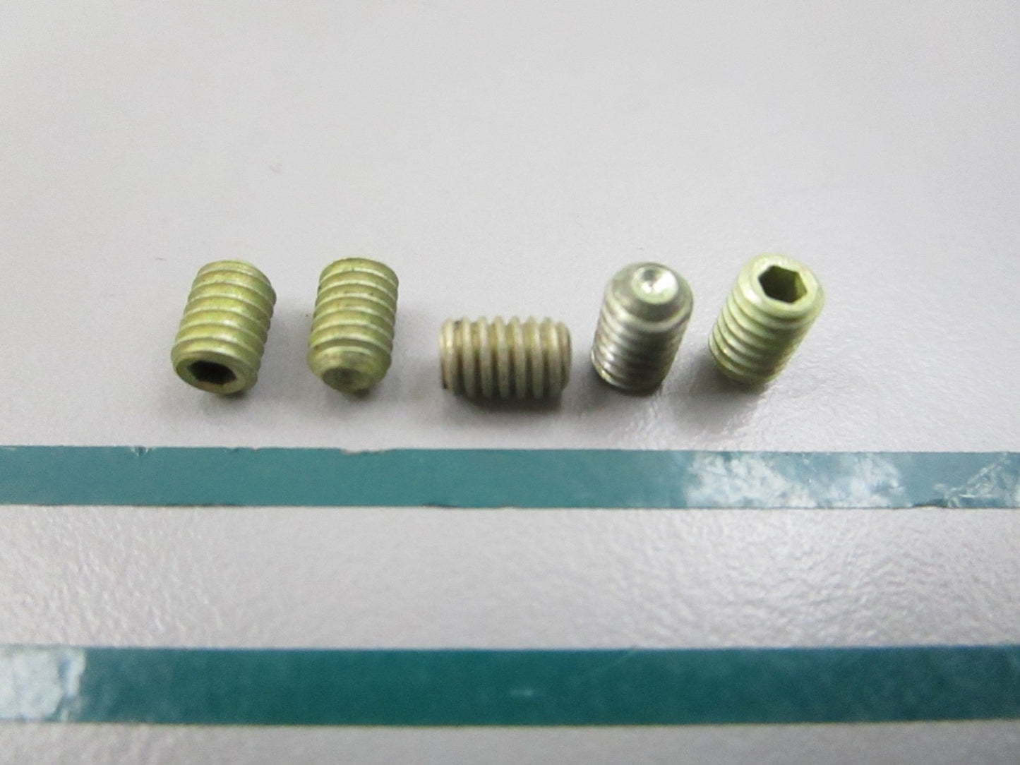 NEW OEM (LOT OF 5) 303245 0303245 OMC Johnson Evinrude Screw 0810