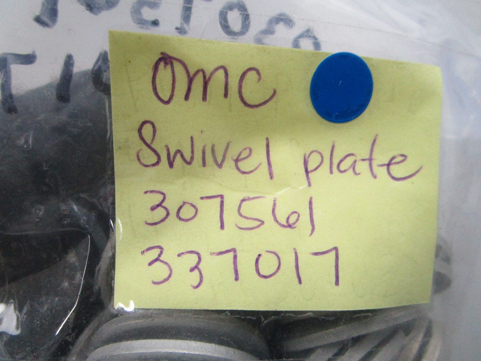 NEW OEM (LOT OF 2) 307561 337017 OMC Johnson Evinrude Swivel Plate 0810