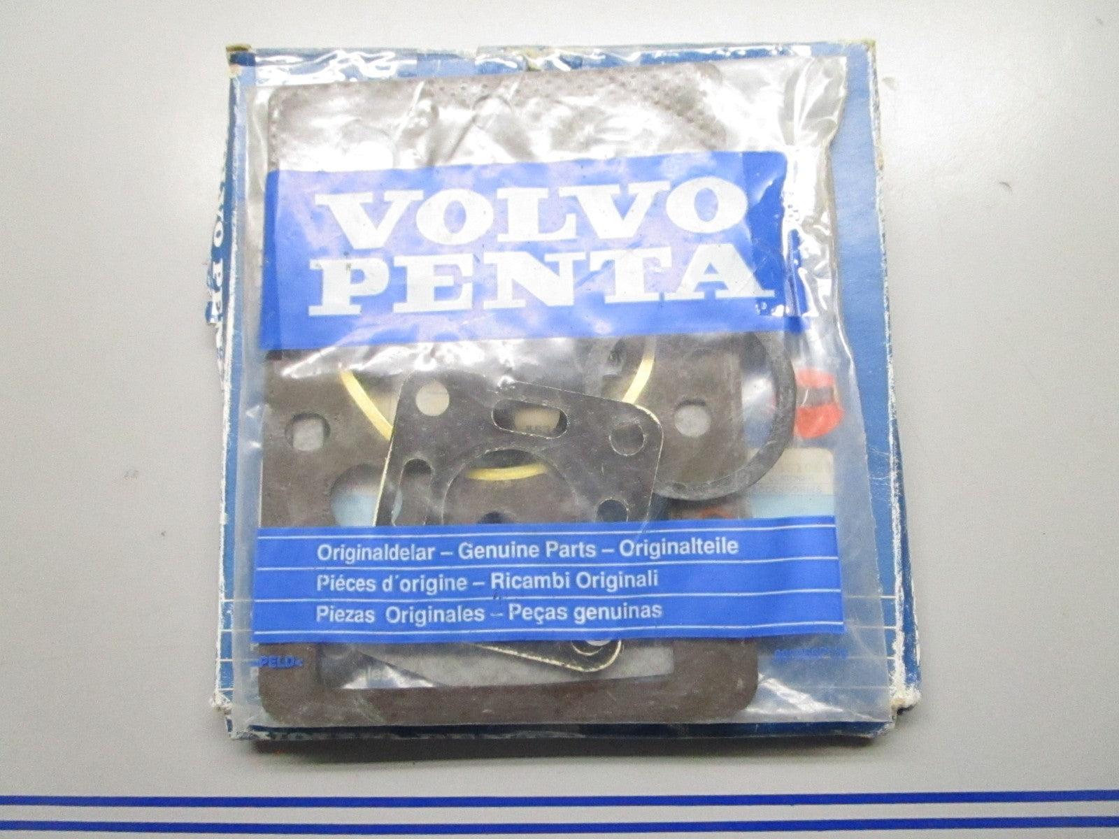 *NEW OEM* 0820 Volvo Penta De-Carbonizing Kit 876307