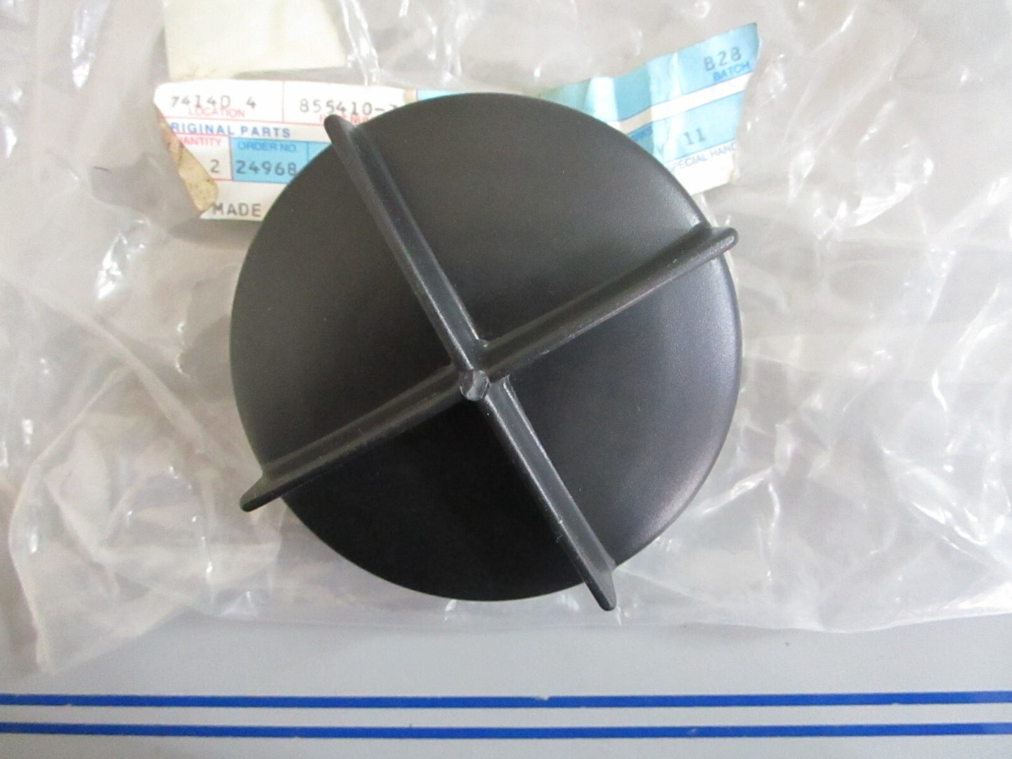 *NEW OEM* 0820 Volvo Penta Cap 855410