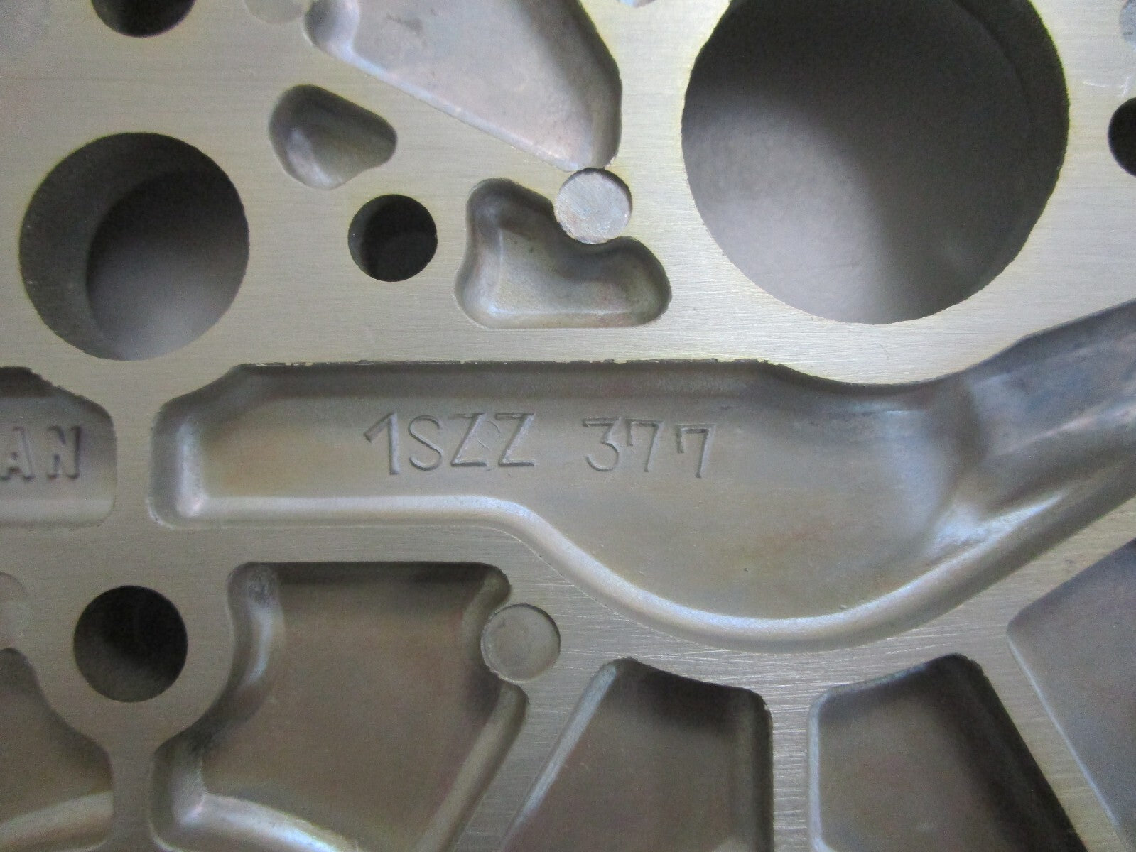 *NEW OEM* 0820 Suzuki Cylinder Head Cover 11161-94301-02M